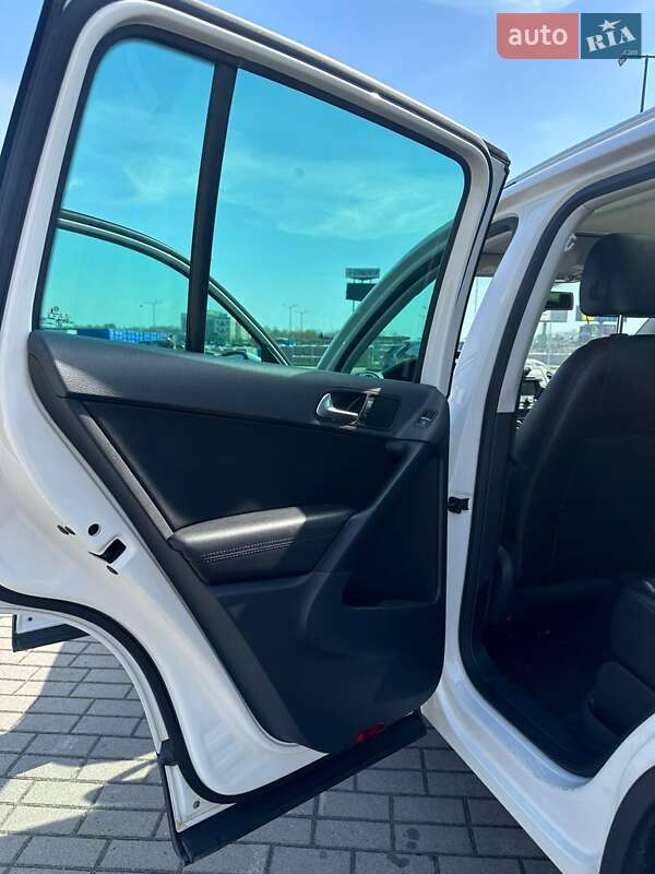 Внедорожник / Кроссовер Volkswagen Tiguan 2011 в Львове