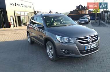 Внедорожник / Кроссовер Volkswagen Tiguan 2011 в Черновцах