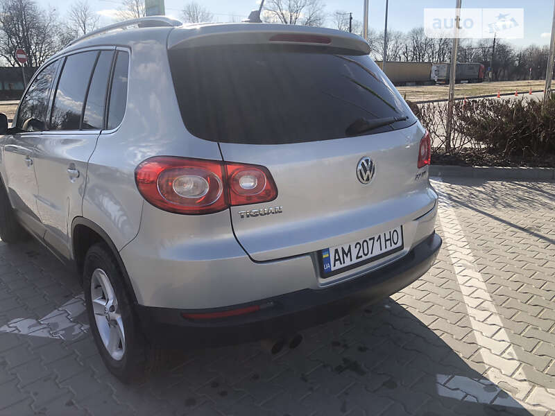 Позашляховик / Кросовер Volkswagen Tiguan 2010 в Житомирі