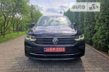 Позашляховик / Кросовер Volkswagen Tiguan 2021 в Чернівцях