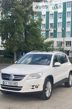 Позашляховик / Кросовер Volkswagen Tiguan 2011 в Києві