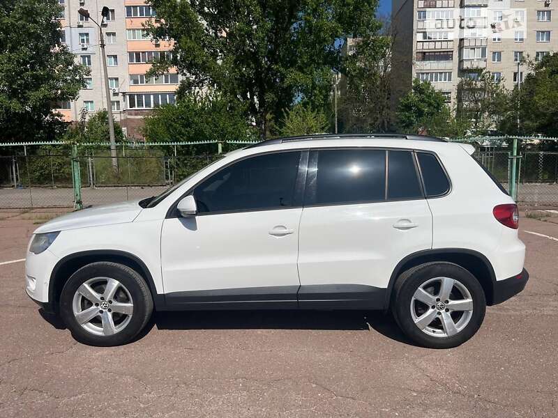 Позашляховик / Кросовер Volkswagen Tiguan 2009 в Чернігові