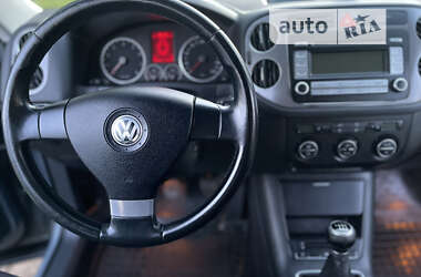 Внедорожник / Кроссовер Volkswagen Tiguan 2008 в Каменке