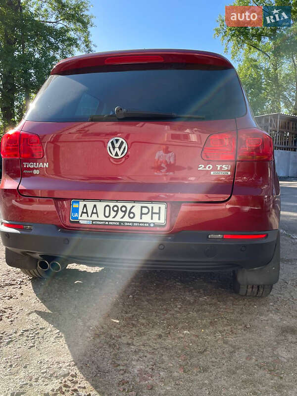 Внедорожник / Кроссовер Volkswagen Tiguan 2011 в Киеве