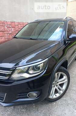 Внедорожник / Кроссовер Volkswagen Tiguan 2011 в Хмельницком