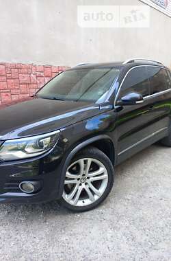 Внедорожник / Кроссовер Volkswagen Tiguan 2011 в Хмельницком