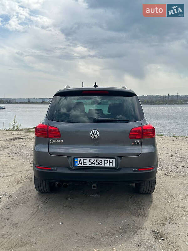 Внедорожник / Кроссовер Volkswagen Tiguan 2016 в Каменском