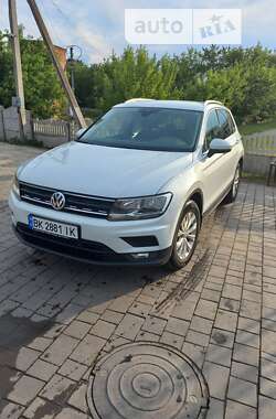 Внедорожник / Кроссовер Volkswagen Tiguan 2019 в 