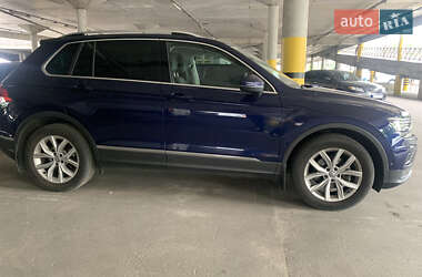 Внедорожник / Кроссовер Volkswagen Tiguan 2019 в 