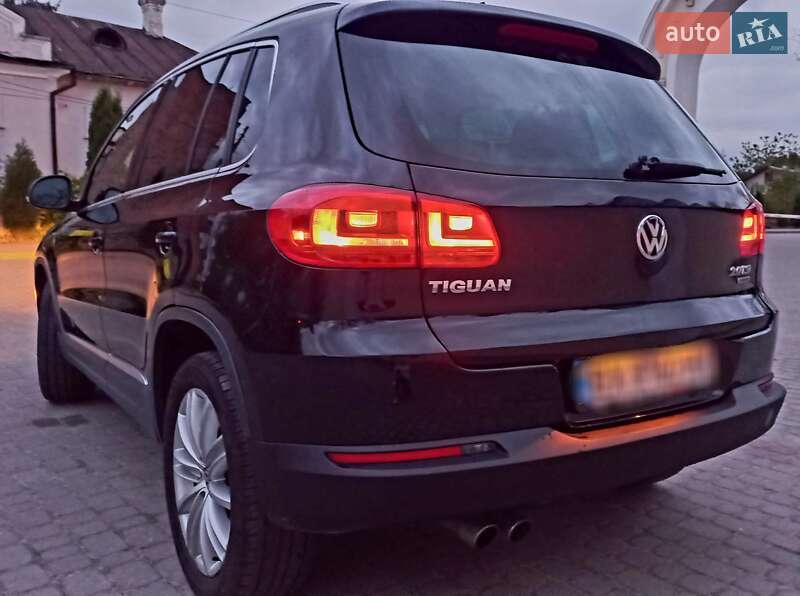 Внедорожник / Кроссовер Volkswagen Tiguan 2011 в Остроге
