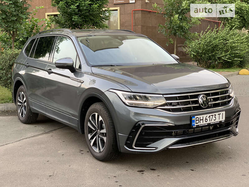 Внедорожник / Кроссовер Volkswagen Tiguan 2022 в Одессе