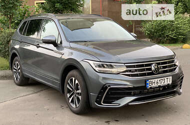 Внедорожник / Кроссовер Volkswagen Tiguan 2022 в Одессе