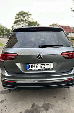 Внедорожник / Кроссовер Volkswagen Tiguan 2022 в Одессе