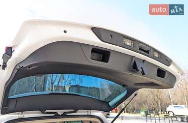 Внедорожник / Кроссовер Volkswagen Tiguan 2011 в 