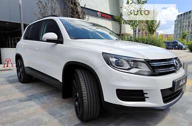 Внедорожник / Кроссовер Volkswagen Tiguan 2010 в Киеве