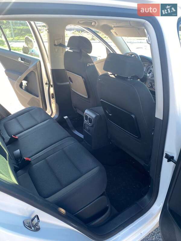 Позашляховик / Кросовер Volkswagen Tiguan 2011 в Житомирі