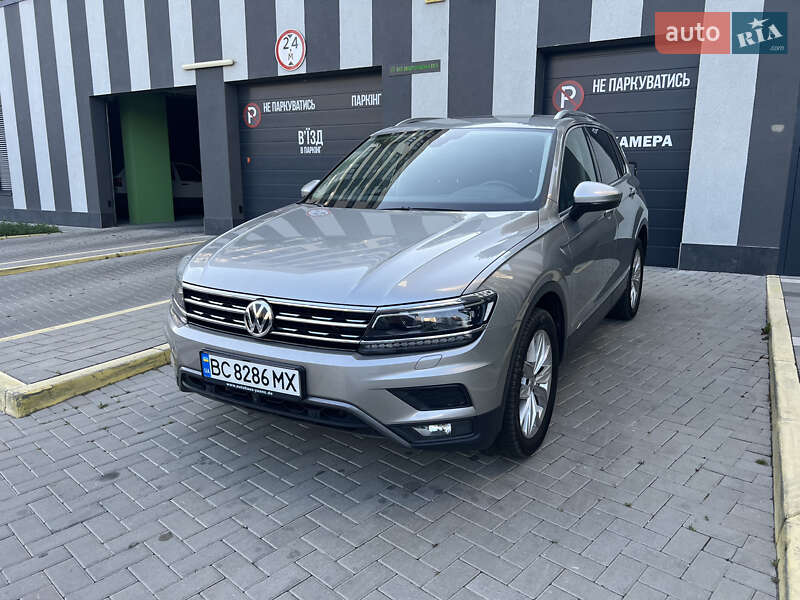 Внедорожник / Кроссовер Volkswagen Tiguan 2017 в 