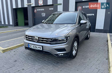 Внедорожник / Кроссовер Volkswagen Tiguan 2017 в 