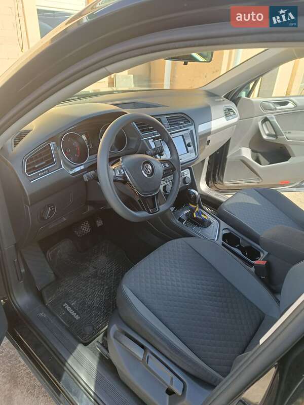 Внедорожник / Кроссовер Volkswagen Tiguan 2017 в Хотове
