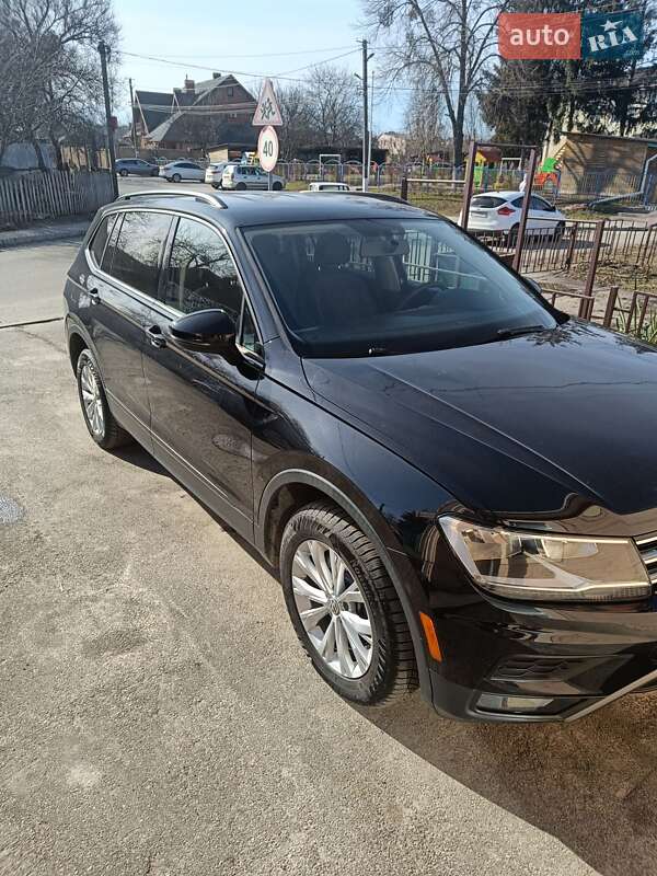 Внедорожник / Кроссовер Volkswagen Tiguan 2017 в Хотове