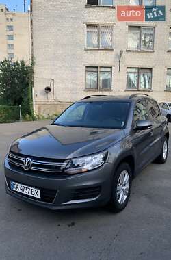 Внедорожник / Кроссовер Volkswagen Tiguan 2015 в 
