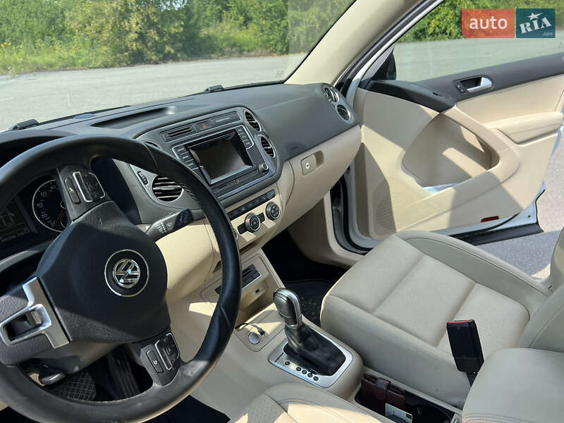 Позашляховик / Кросовер Volkswagen Tiguan 2015 в Ізяславі