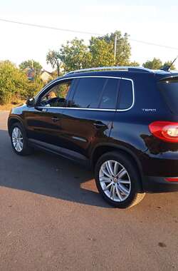 Внедорожник / Кроссовер Volkswagen Tiguan 2011 в Первомайске