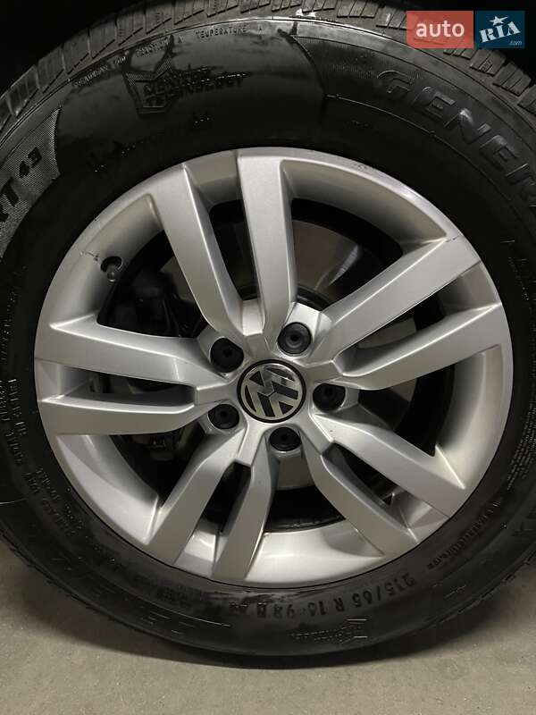 Внедорожник / Кроссовер Volkswagen Tiguan 2015 в Киеве