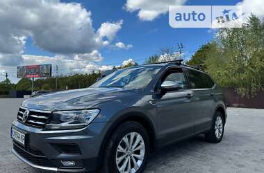 Позашляховик / Кросовер Volkswagen Tiguan 2017 в Львові