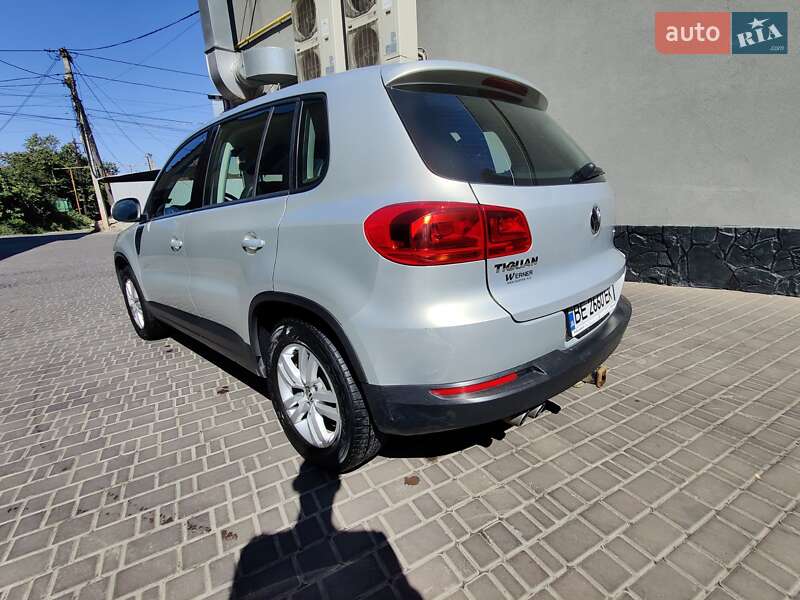 Внедорожник / Кроссовер Volkswagen Tiguan 2011 в Первомайске