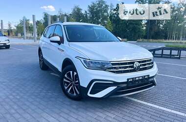 Внедорожник / Кроссовер Volkswagen Tiguan 2023 в Киеве