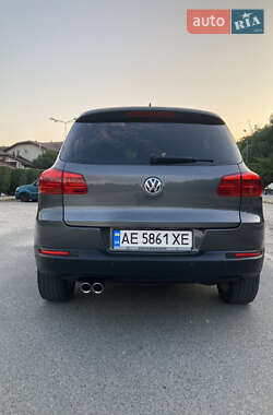 Внедорожник / Кроссовер Volkswagen Tiguan 2012 в 