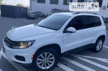 Внедорожник / Кроссовер Volkswagen Tiguan 2017 в Хмельницком