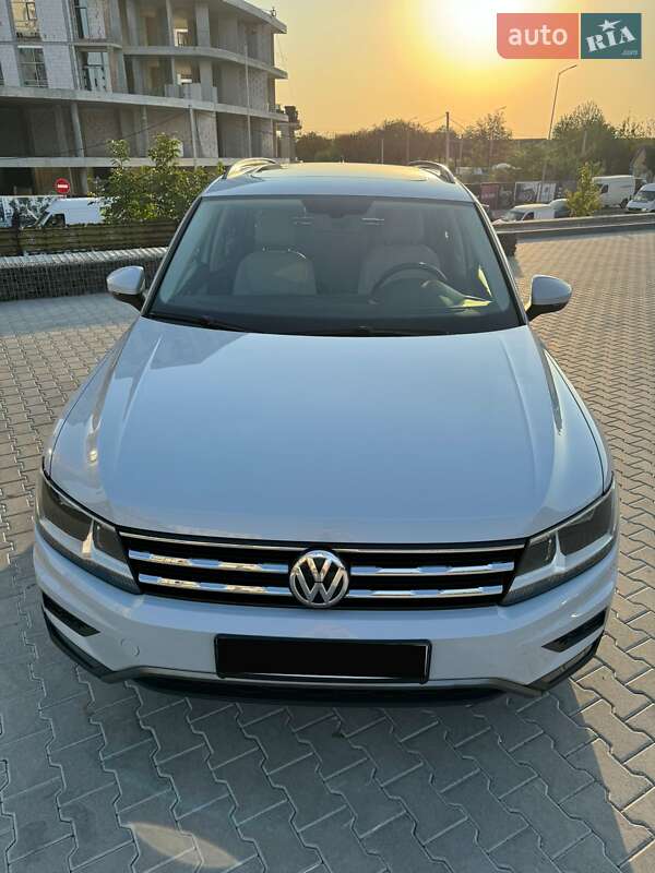 Позашляховик / Кросовер Volkswagen Tiguan 2017 в Львові
