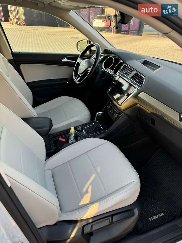 Позашляховик / Кросовер Volkswagen Tiguan 2017 в Львові