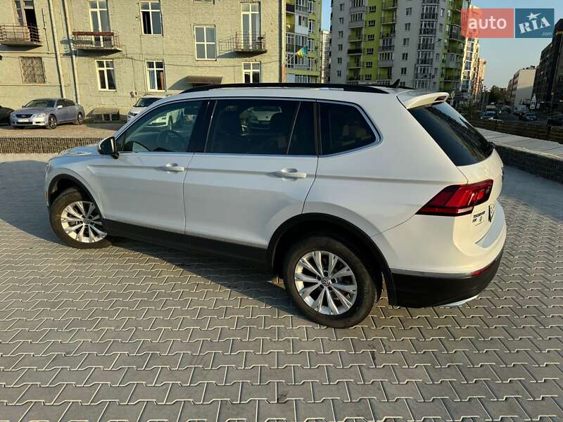 Позашляховик / Кросовер Volkswagen Tiguan 2017 в Львові