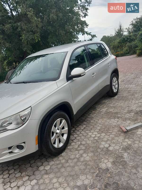 Внедорожник / Кроссовер Volkswagen Tiguan 2009 в Чернигове