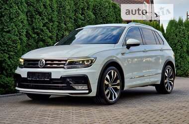 Внедорожник / Кроссовер Volkswagen Tiguan 2017 в Черновцах