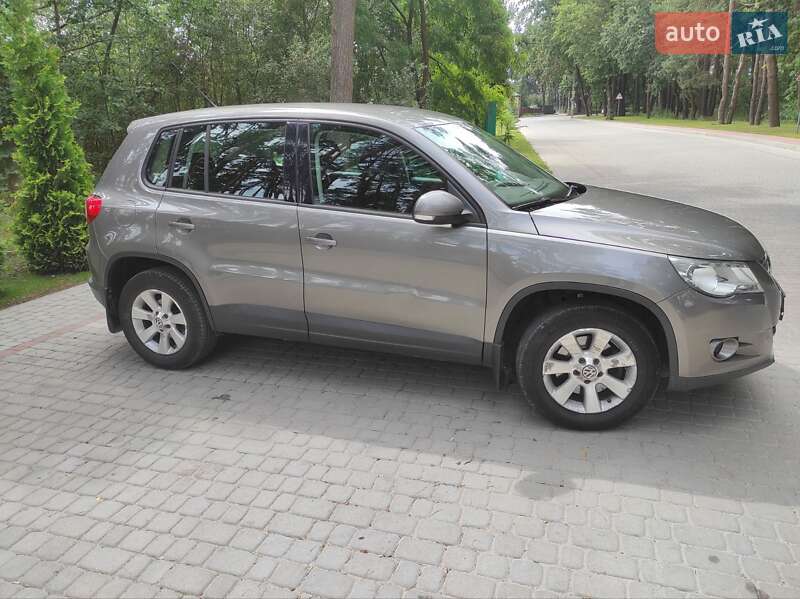 Внедорожник / Кроссовер Volkswagen Tiguan 2010 в Львове
