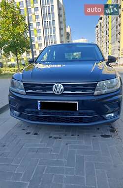 Внедорожник / Кроссовер Volkswagen Tiguan 2019 в 