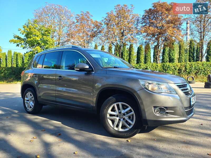 Позашляховик / Кросовер Volkswagen Tiguan 2010 в Луцьку
