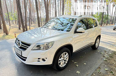 Внедорожник / Кроссовер Volkswagen Tiguan 2010 в Киеве