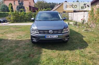 Внедорожник / Кроссовер Volkswagen Tiguan 2017 в Ровно