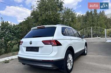Внедорожник / Кроссовер Volkswagen Tiguan 2017 в 