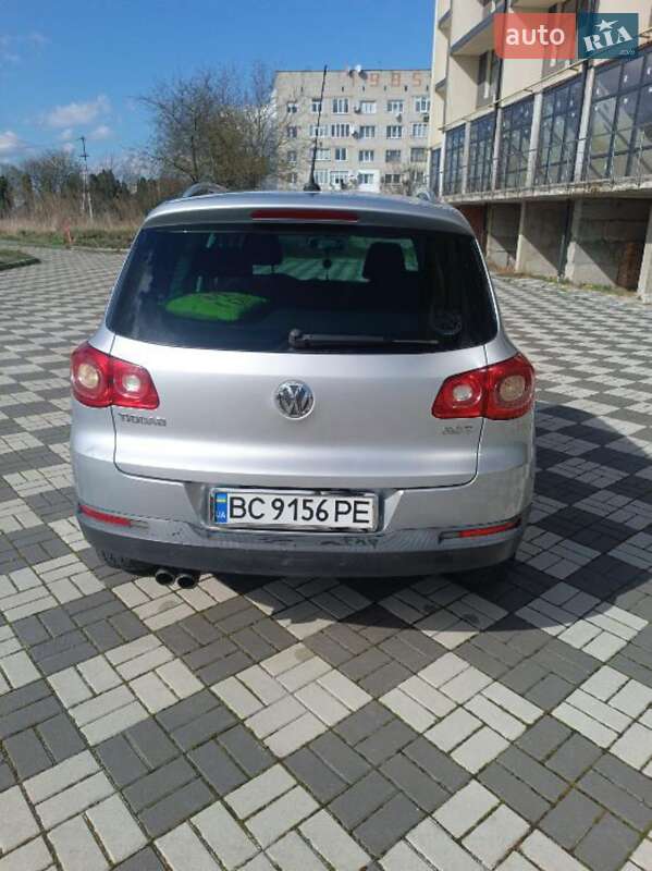 Внедорожник / Кроссовер Volkswagen Tiguan 2010 в Буске