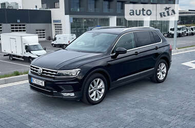 Позашляховик / Кросовер Volkswagen Tiguan 2016 в Львові