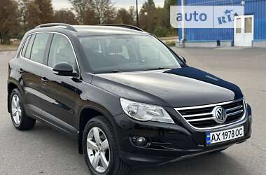 Внедорожник / Кроссовер Volkswagen Tiguan 2010 в Харькове