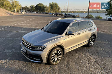 Внедорожник / Кроссовер Volkswagen Tiguan 2020 в 
