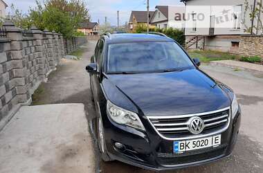 Внедорожник / Кроссовер Volkswagen Tiguan 2010 в Ровно