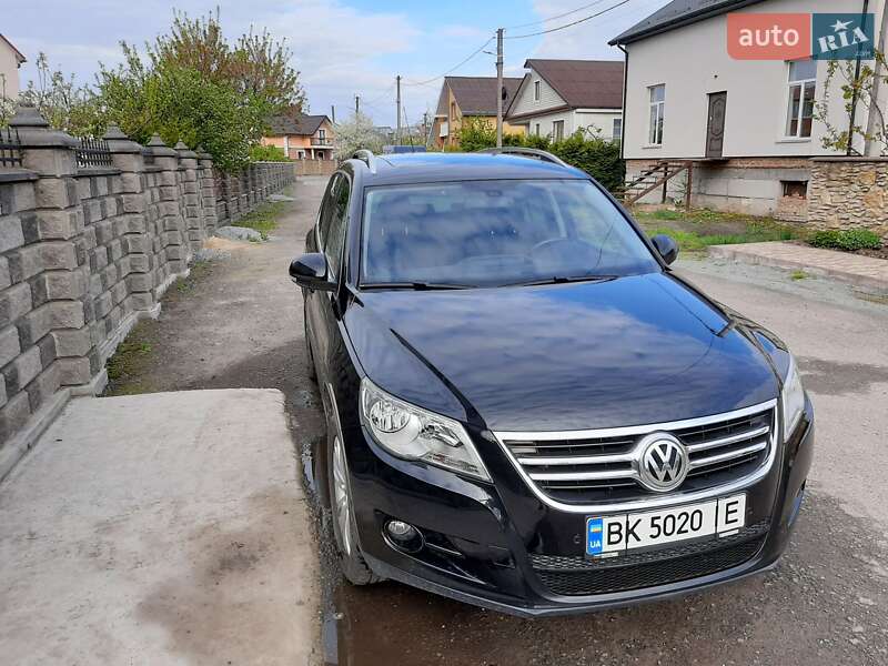 Позашляховик / Кросовер Volkswagen Tiguan 2010 в Рівному